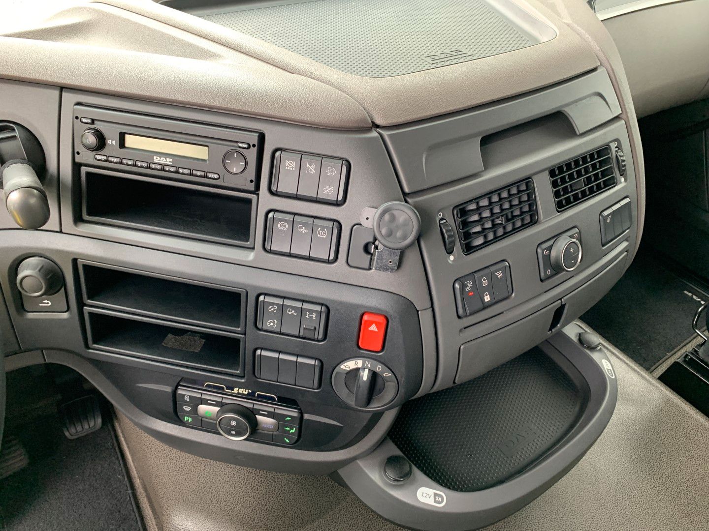 Fahrzeugabbildung DAF FT XF 480 SC LD