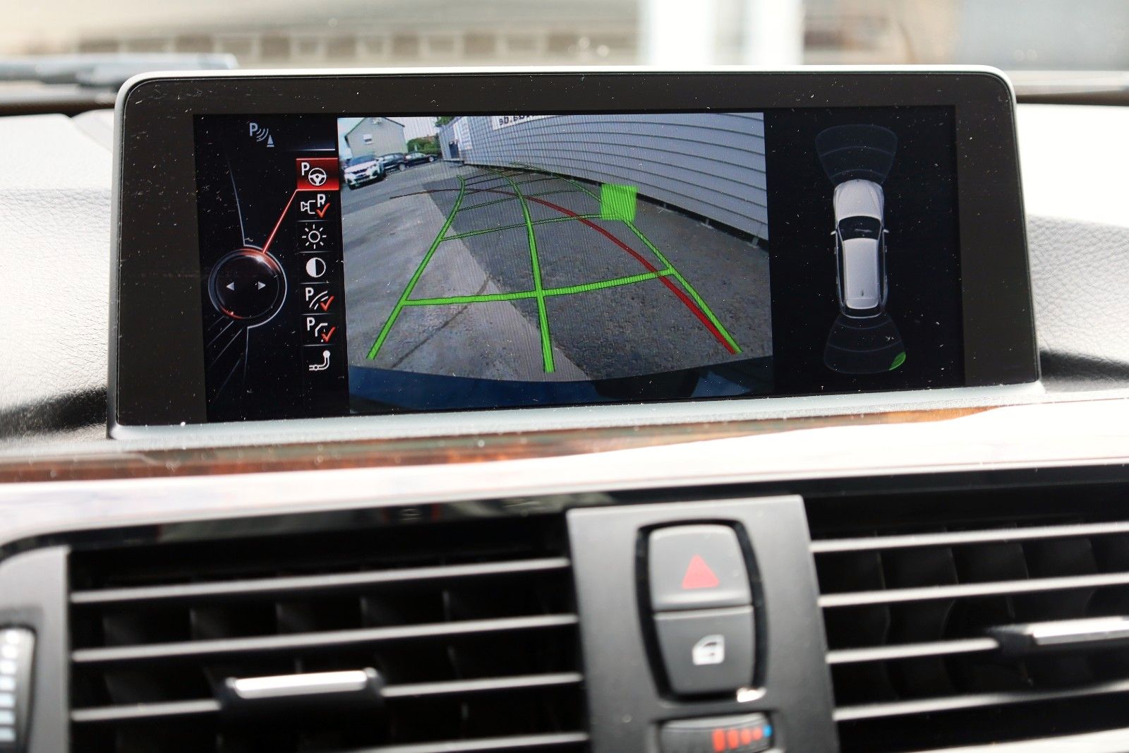 Fahrzeugabbildung BMW 328 i xDrive Touring,M Sport,Panorama,HUD,Kam+WR