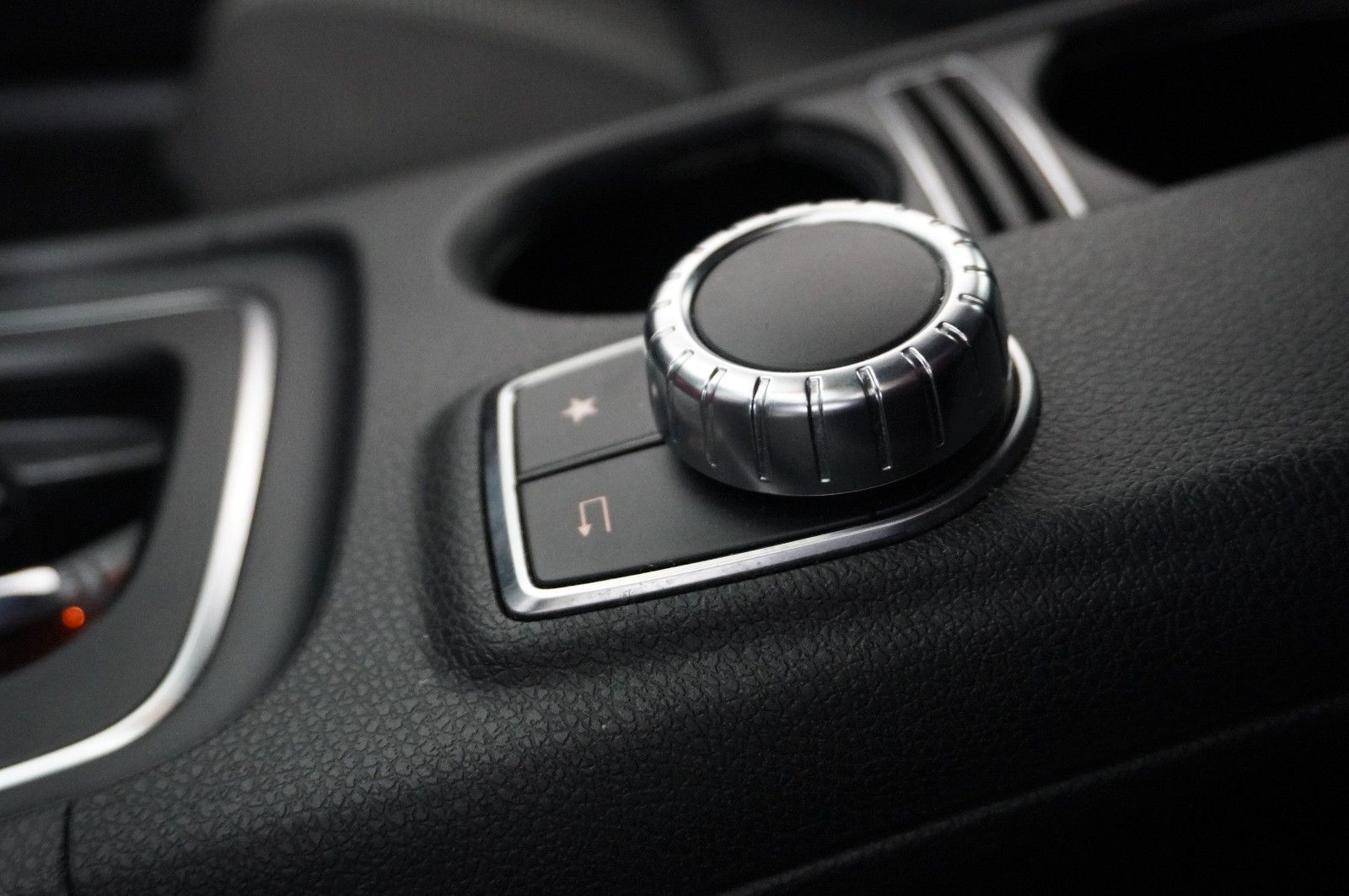 Fahrzeugabbildung Mercedes-Benz A 180 CDI URBAN KLIMA/SHZ/PDC/TEMP./SPORT/AHK