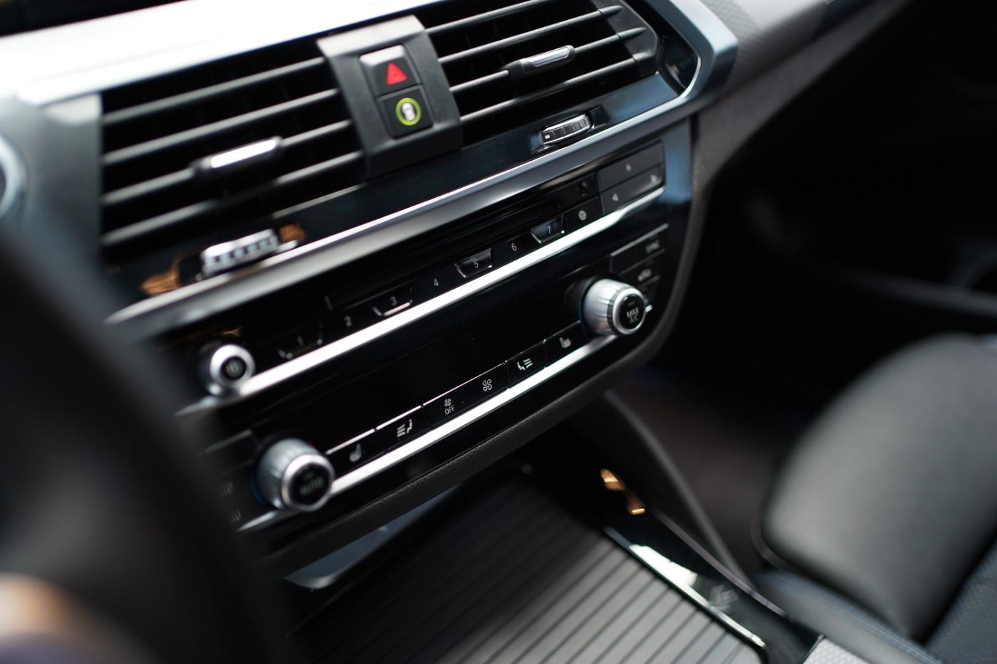 Fahrzeugabbildung BMW X4 xDrive 30i M Sport AHK+Standheizung+Head Up++