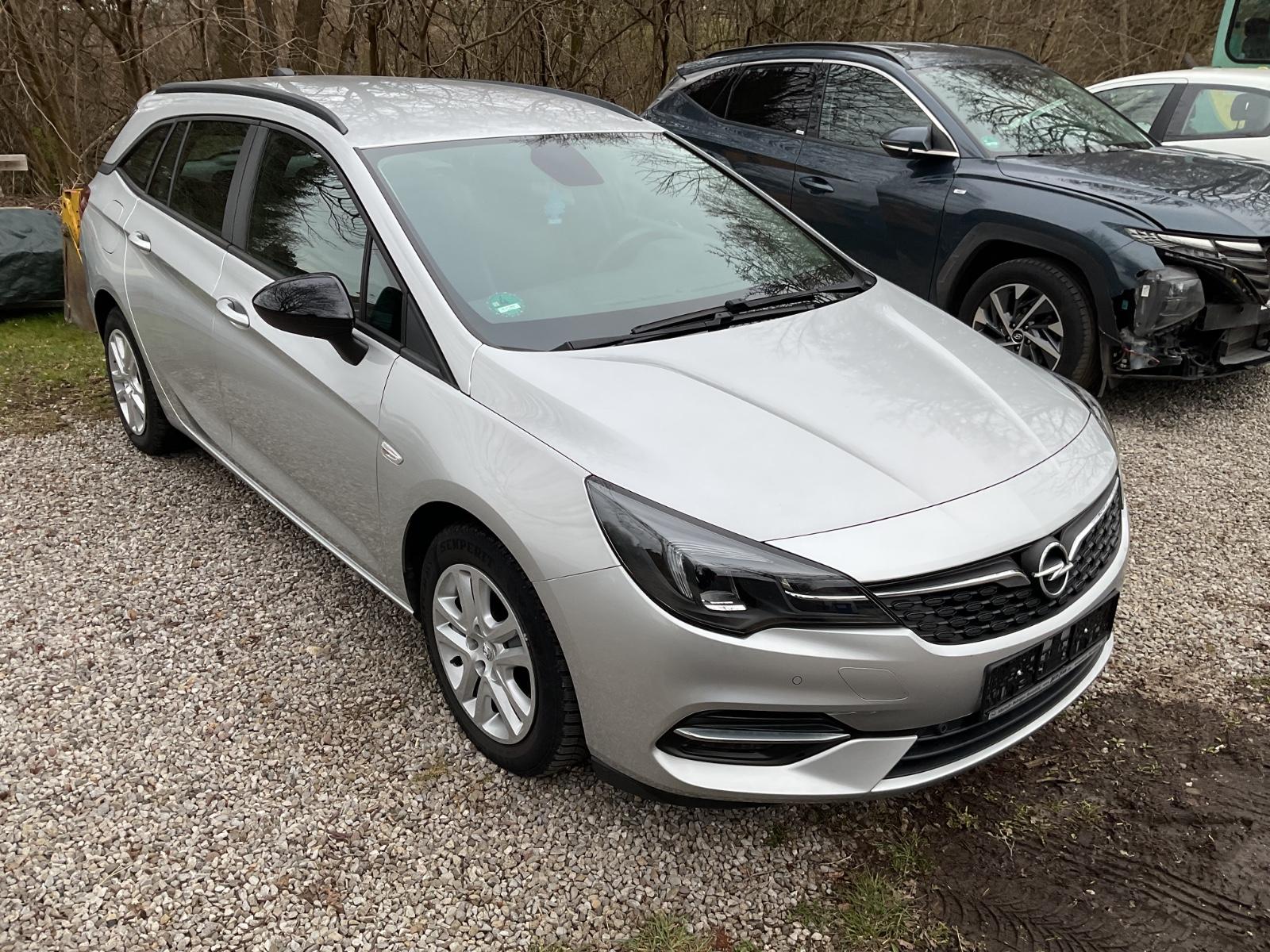 Opel Astra ST 1.5 Diesel 90kW Unfall hinten links