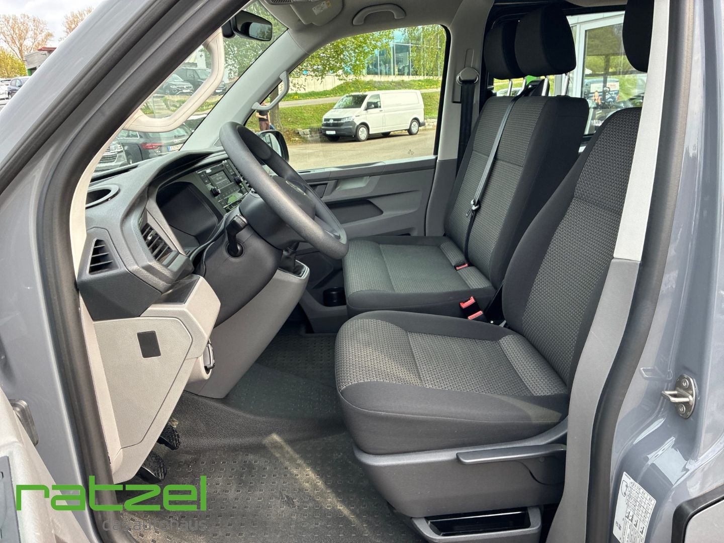 Fahrzeugabbildung Volkswagen T6.1 Transporter KR 2.0 TDI DAB PDC Berganfahras