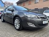 Opel Astra J Lim. 5-trg. *Scheckheft*Euro5*Garantie* - Opel Astra aus 2012 mit Diesel-Antrieb: Limousine