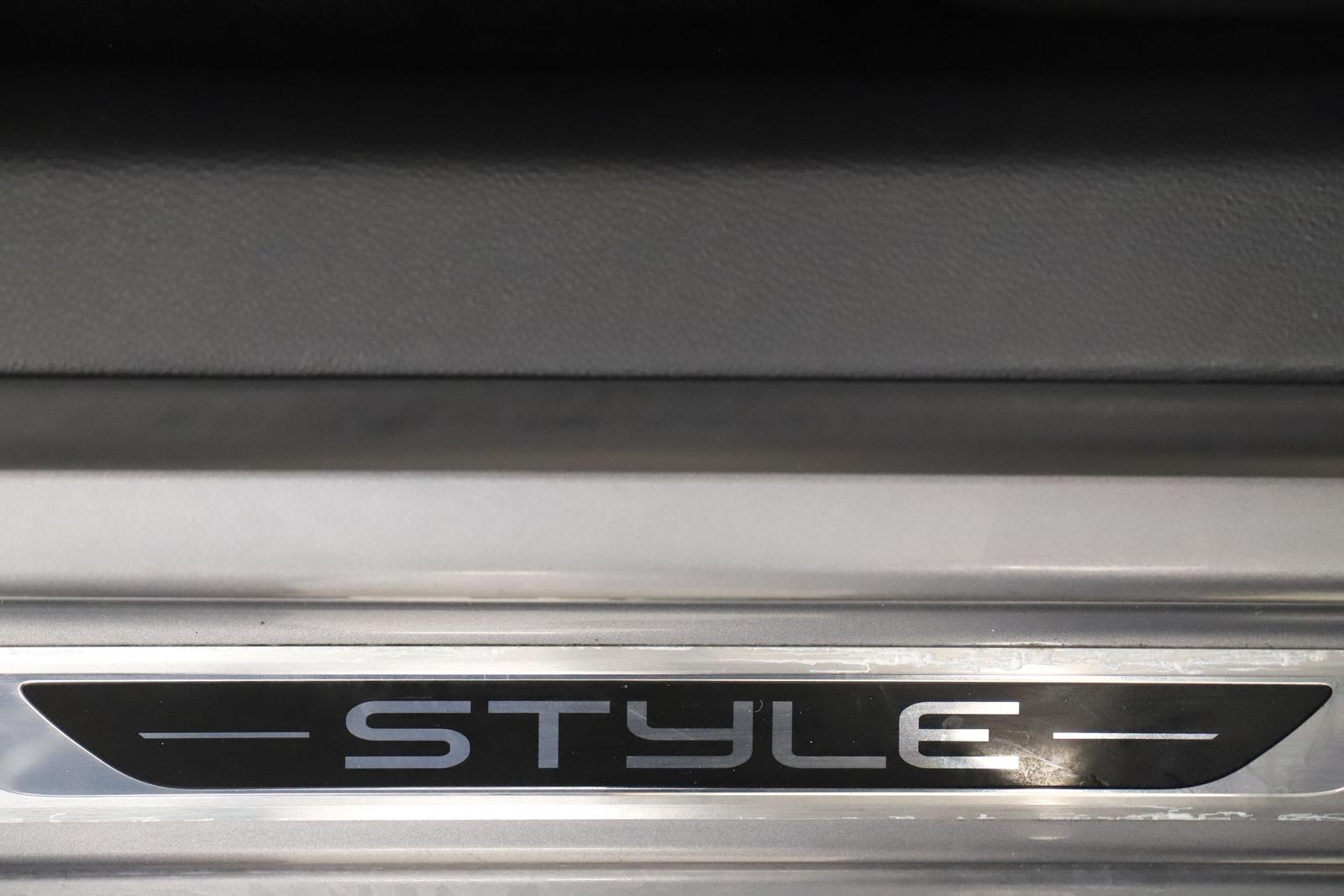 Volkswagen Golf 6 1.2TSI 86PS DSG Style Navi PDC SHZ 1Hand