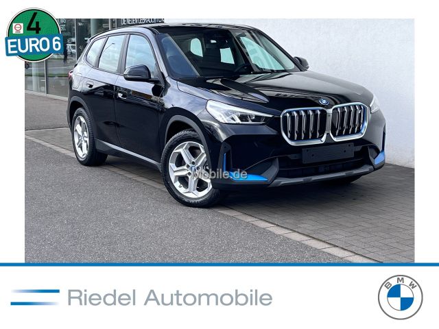 BMW iX1 xDrive30 Navi Tempom.aktiv Panoramadach