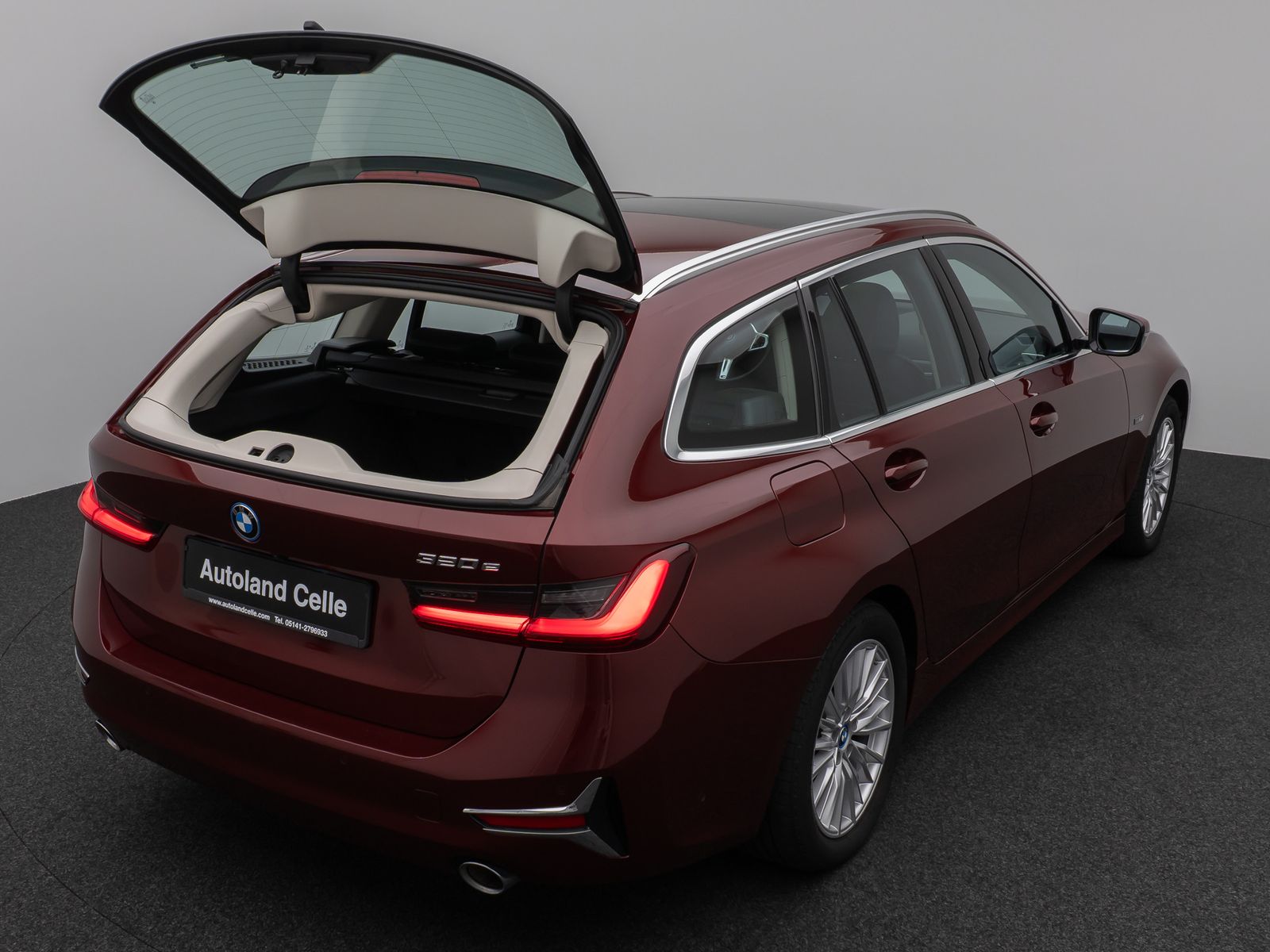 Fahrzeugabbildung BMW 320e Luxury Line Panorama Kamera DAB AHK Alarm