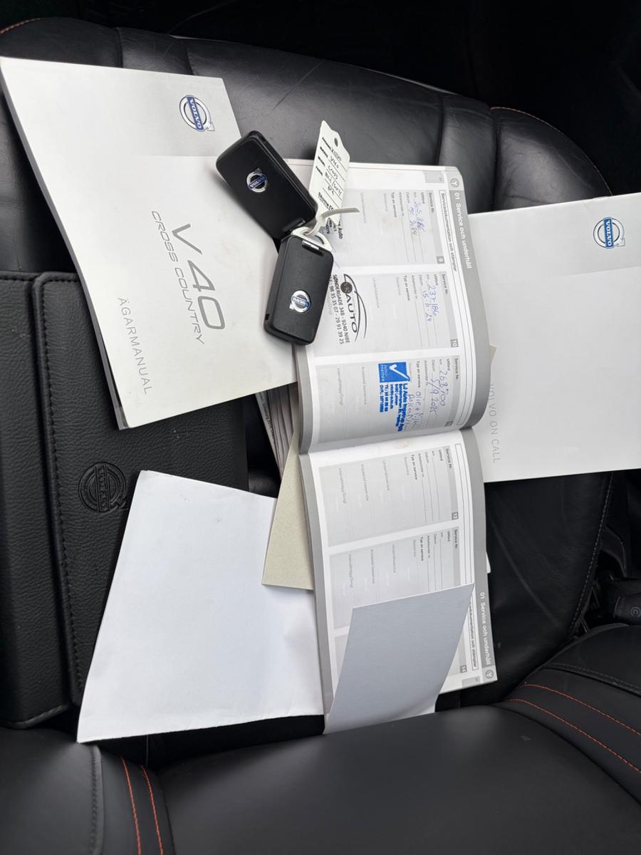 Volvo V40 Cross Country 2015 — фото 9