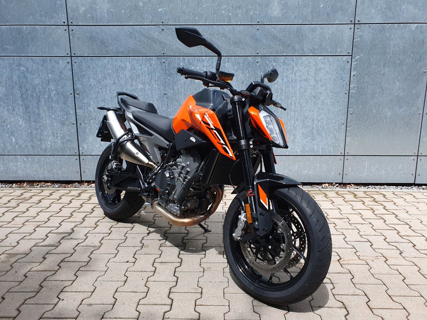 Fahrzeugabbildung KTM 790 Duke Modell 2024 beide Farben lagernd