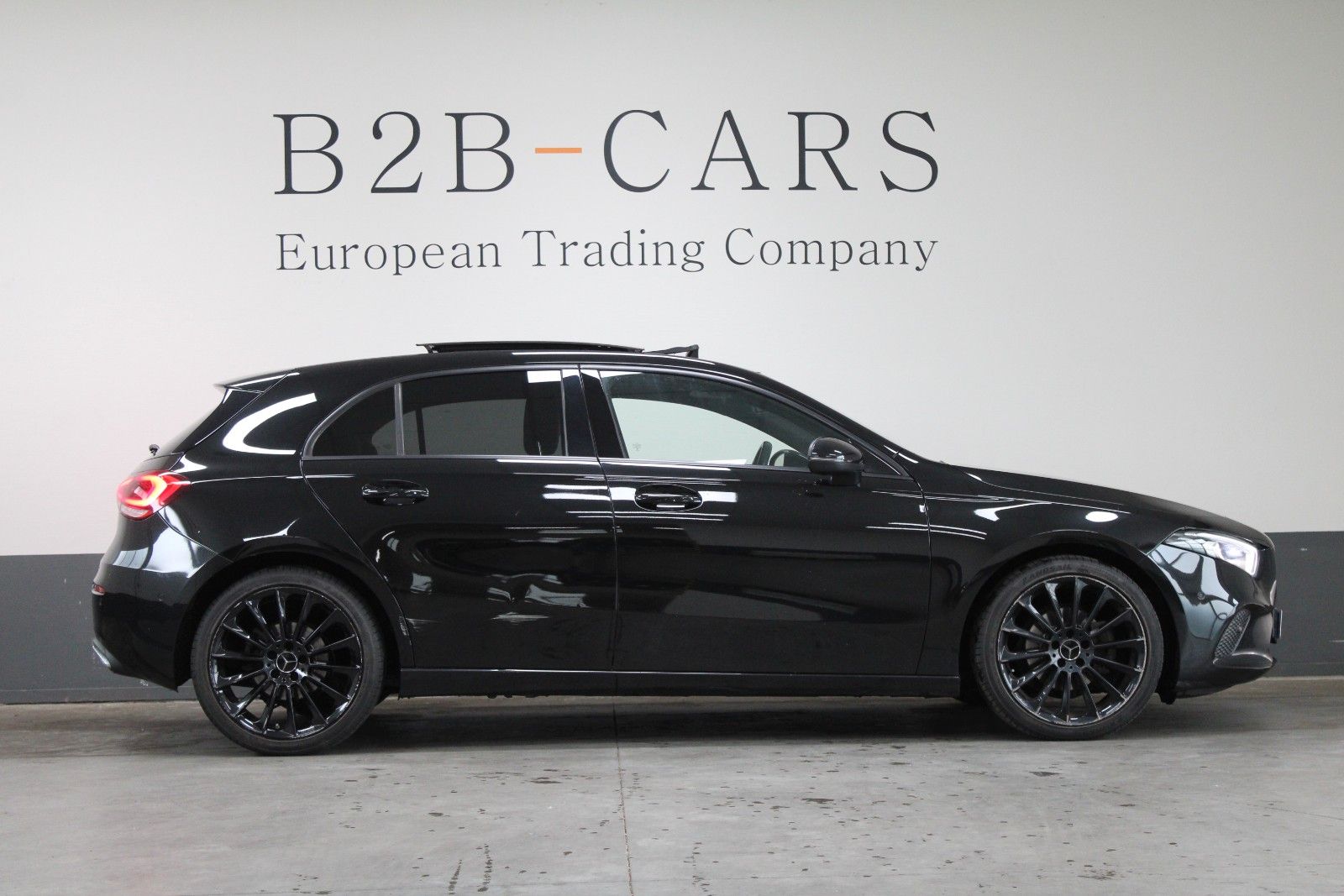 Mercedes-Benz A 180 Automatik | Panorama | Head-up | LED imagem 3