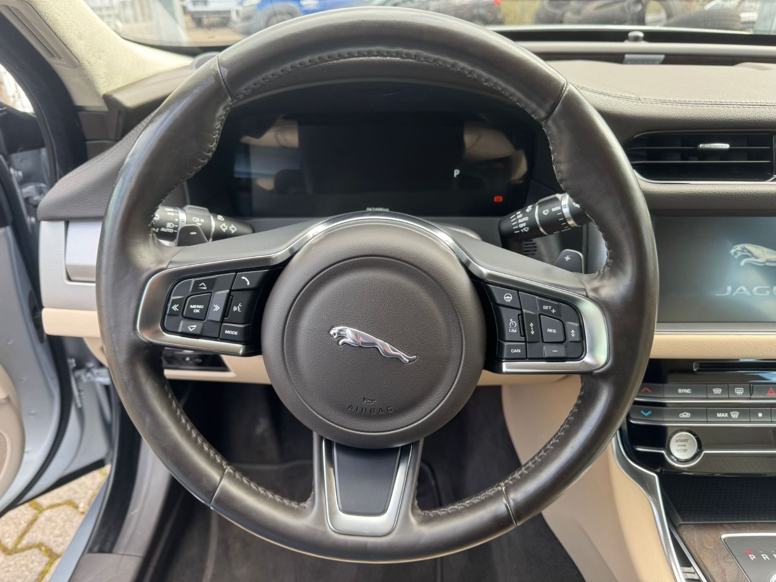 Fahrzeugabbildung Jaguar XF 30d 300PS Prestige Automatik LED+HUD+ACC+Lane