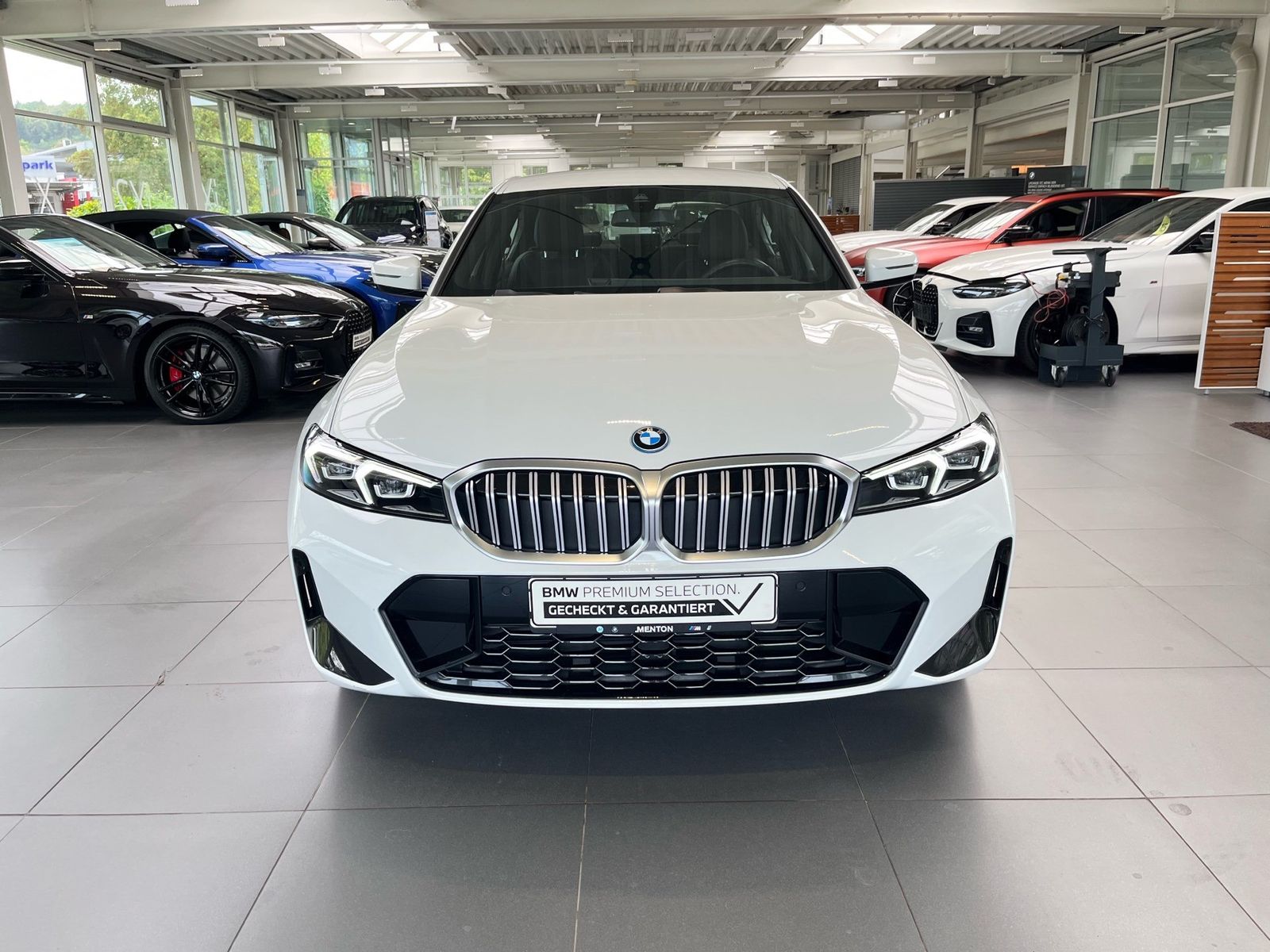 BMW 330e xDrive Limousine M Sportpaket 18 ParkingAs foto 4