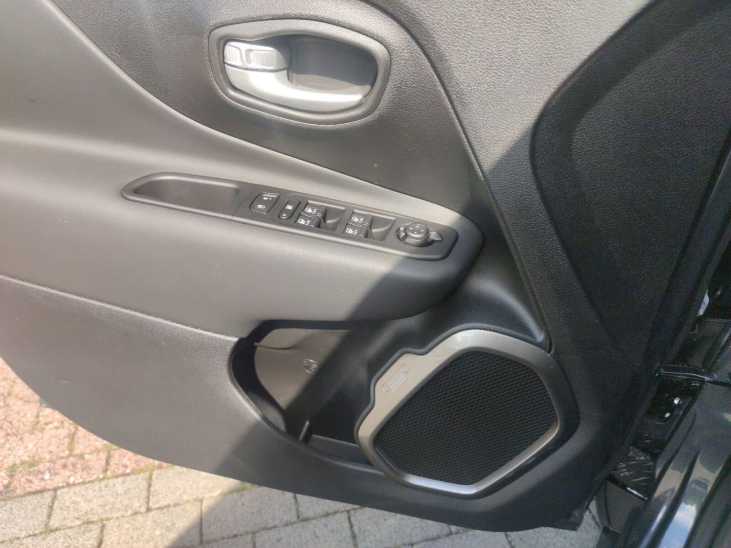 Fahrzeugabbildung Jeep Renegade 1.5 MHEV Limited+NAVI Komfort+ LED Pake