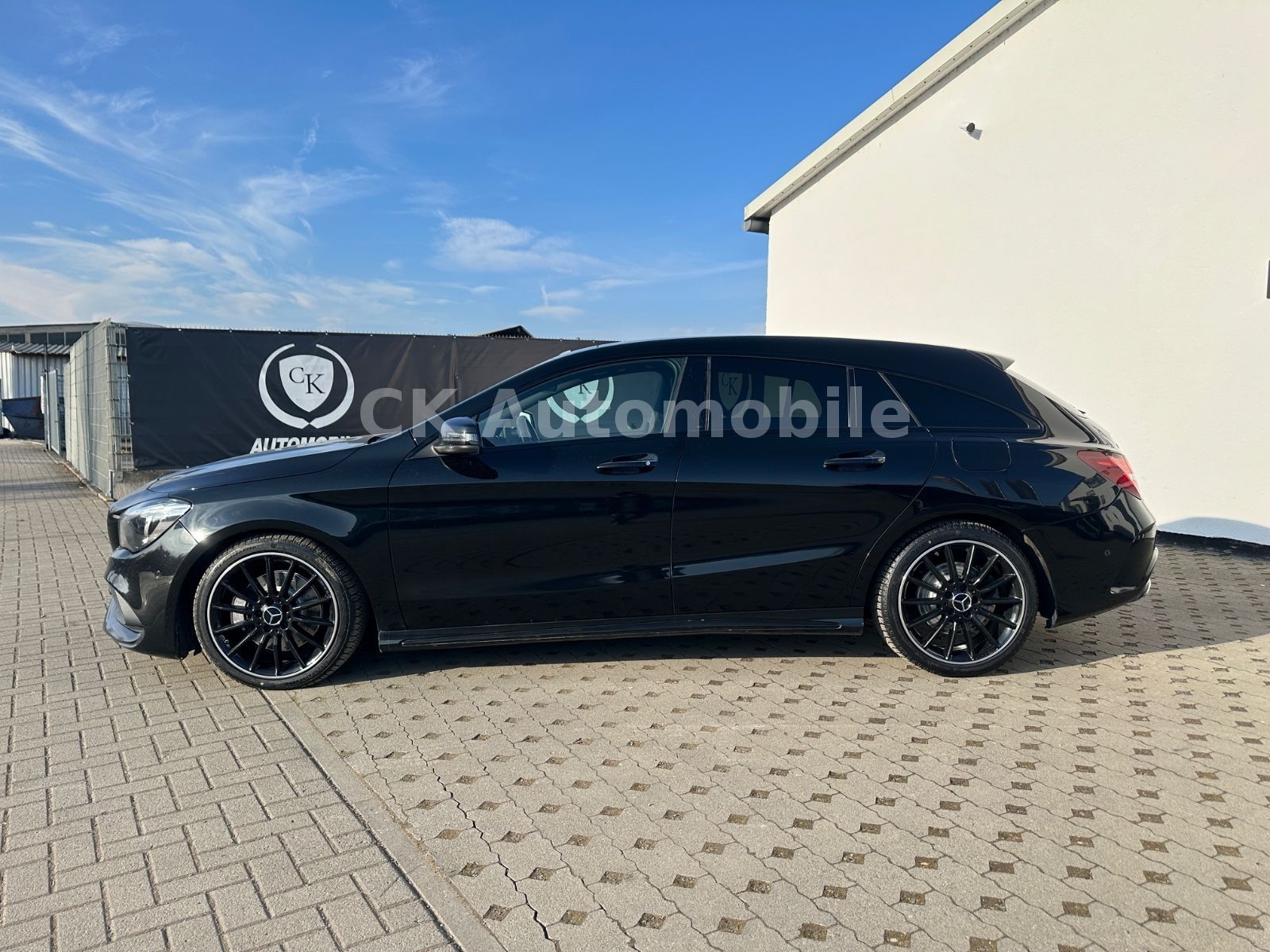 Fahrzeugabbildung Mercedes-Benz CLA 220 CDI Shooting Brake/4Matic/AMG-Line/LED
