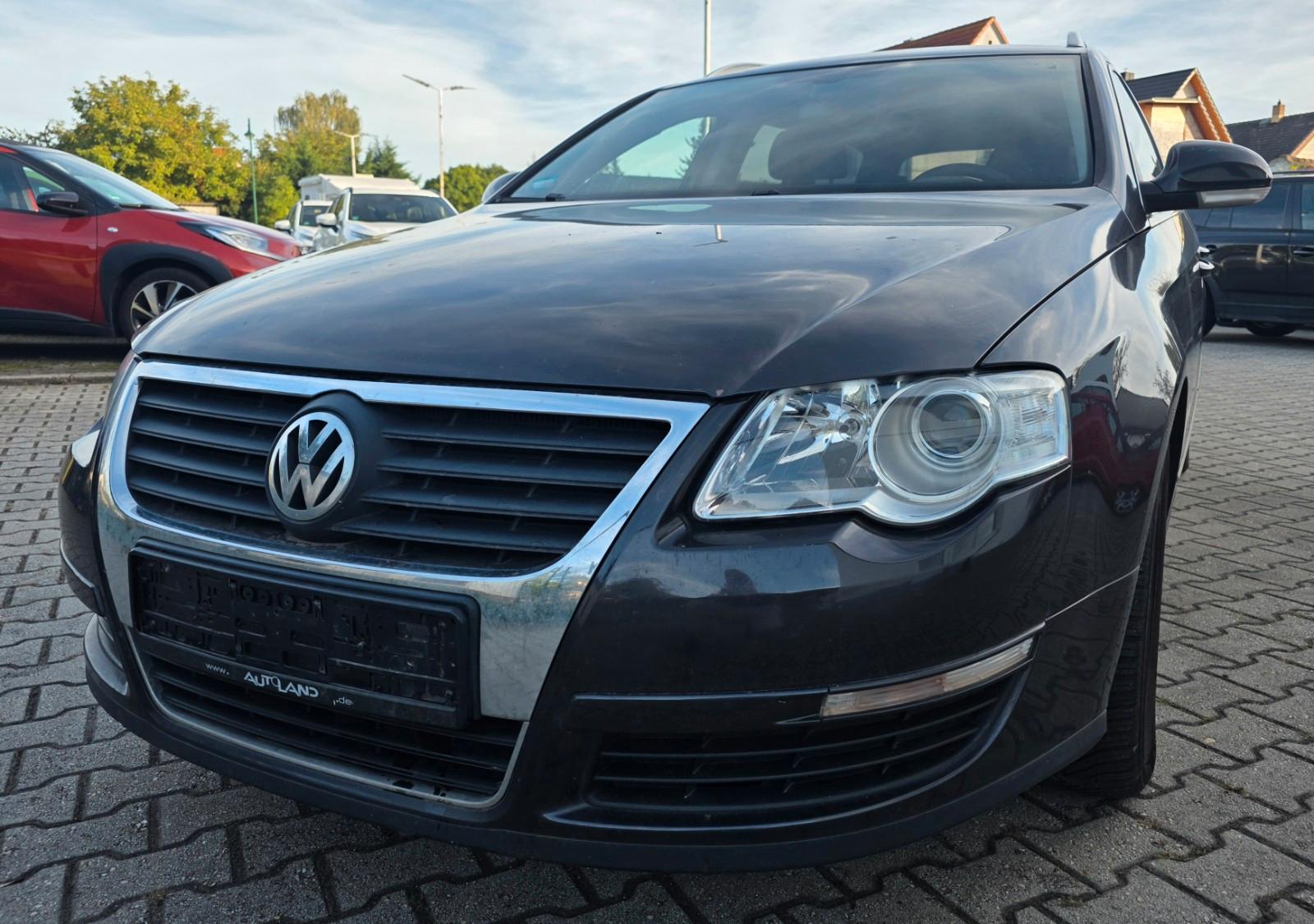 Volkswagen Passat 2005 — rear view