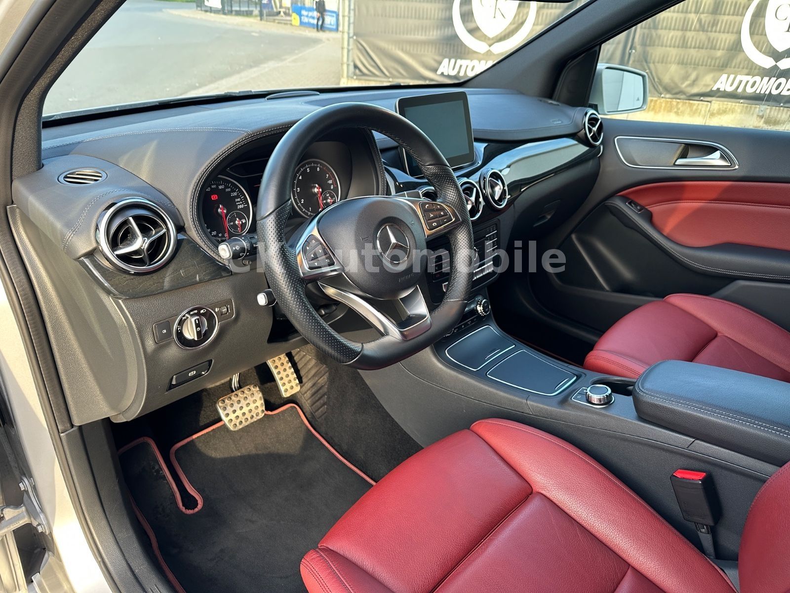 Fahrzeugabbildung Mercedes-Benz B 220 4Matic AMG-Line/Navi/Tempomat/PDC/AHK