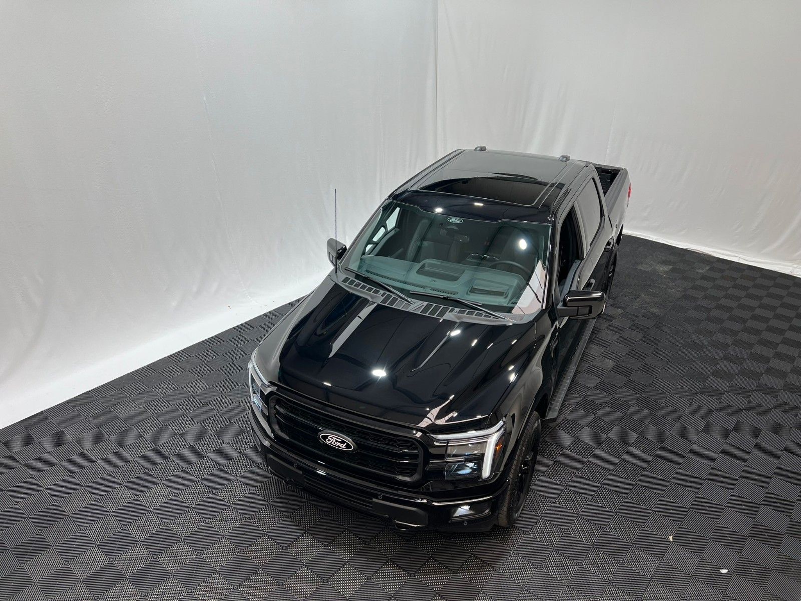 Fahrzeugabbildung Ford F-150 Lariat 5.0L V8 5,5" Black Ed. MY25