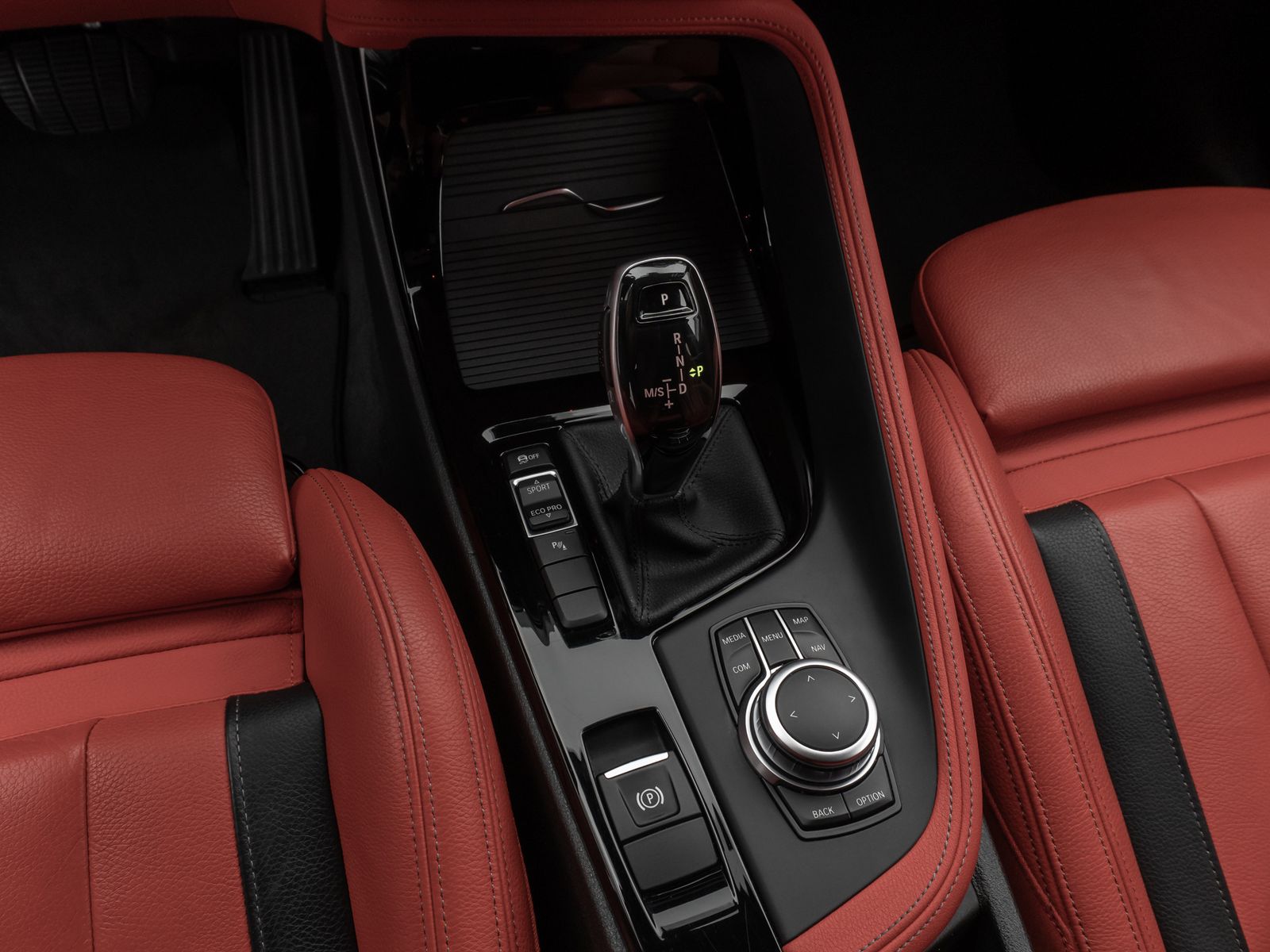 Fahrzeugabbildung BMW X2 sD18d M Sport Kamera HUD DAB HiFi Komfort 19"