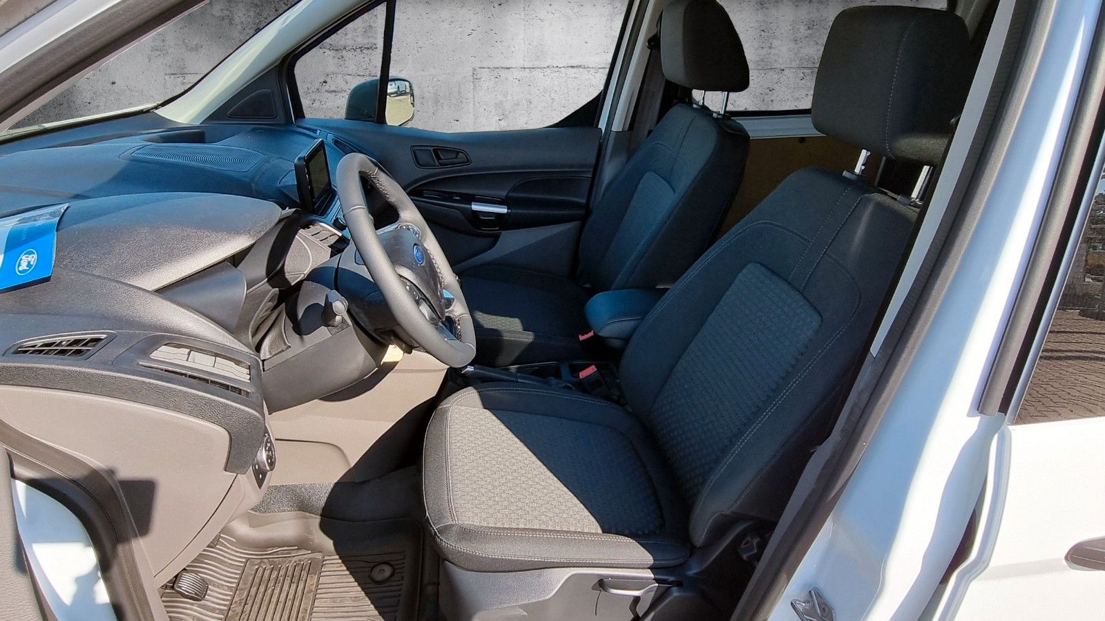 Fahrzeugabbildung Ford Transit Connect Kasten-DoKa L2 Trend
