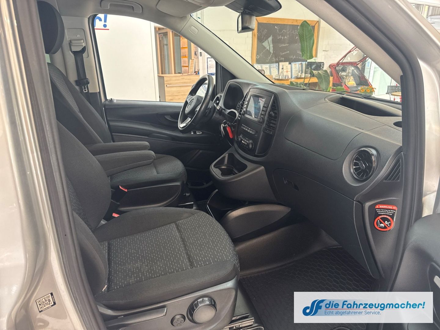 Fahrzeugabbildung Mercedes-Benz Vito Tourer 119 CDI 4x4 lang Navi LED Blendfrei