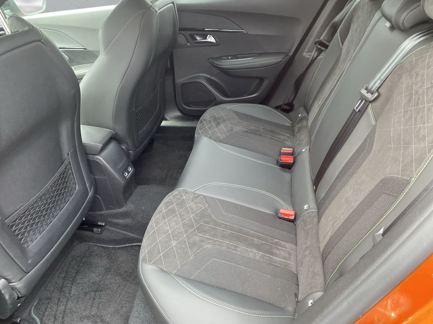 Fahrzeugabbildung Peugeot 2008 e- GT Elektromotor 136 *Sitzheizung*ACC*Kam