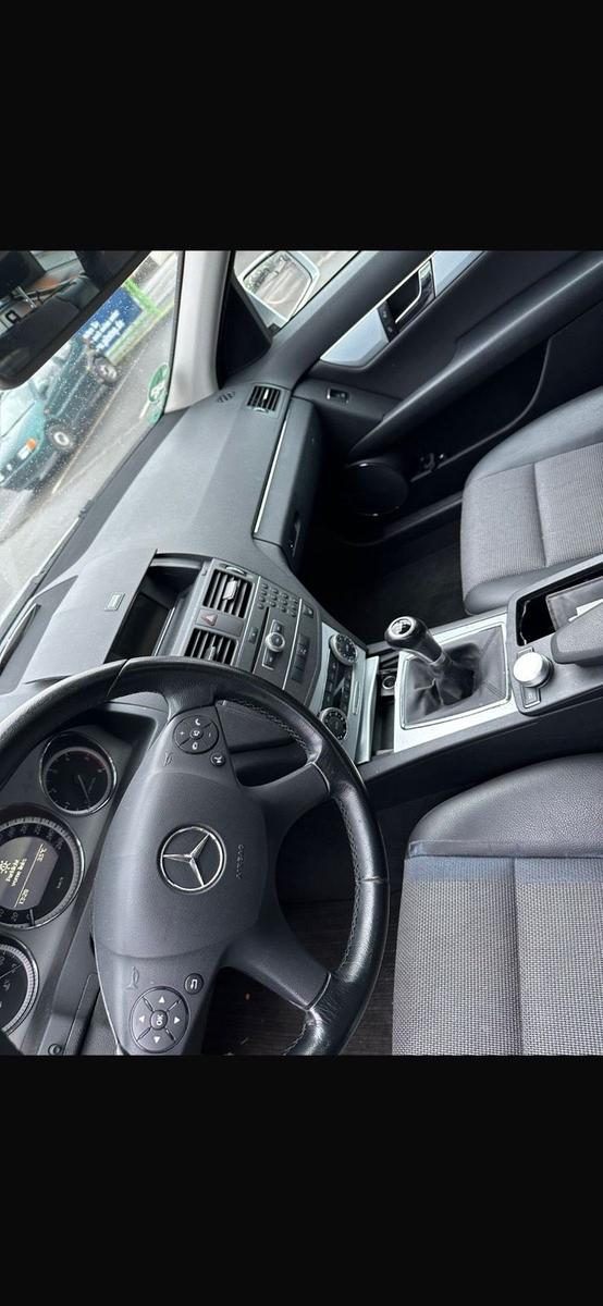 Mercedes-Benz C200 2009 — photo 10