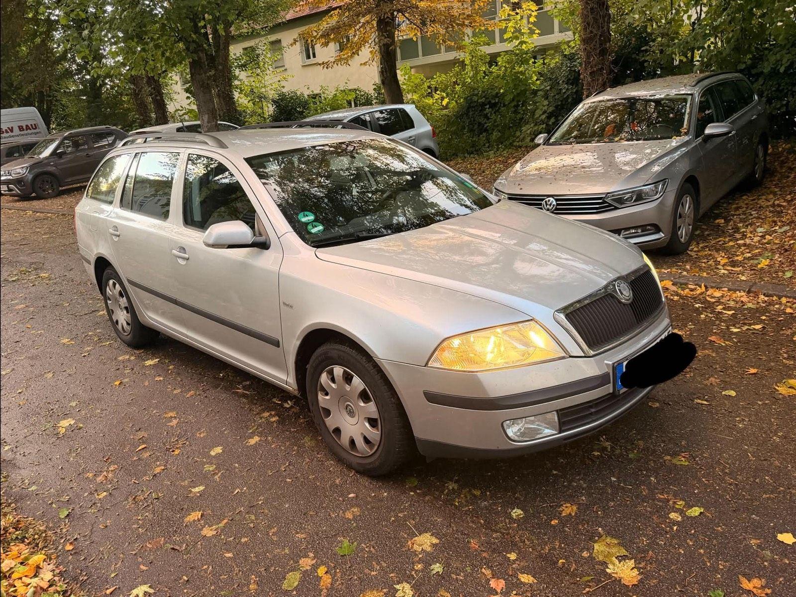Skoda Octavia 2007 — rear view