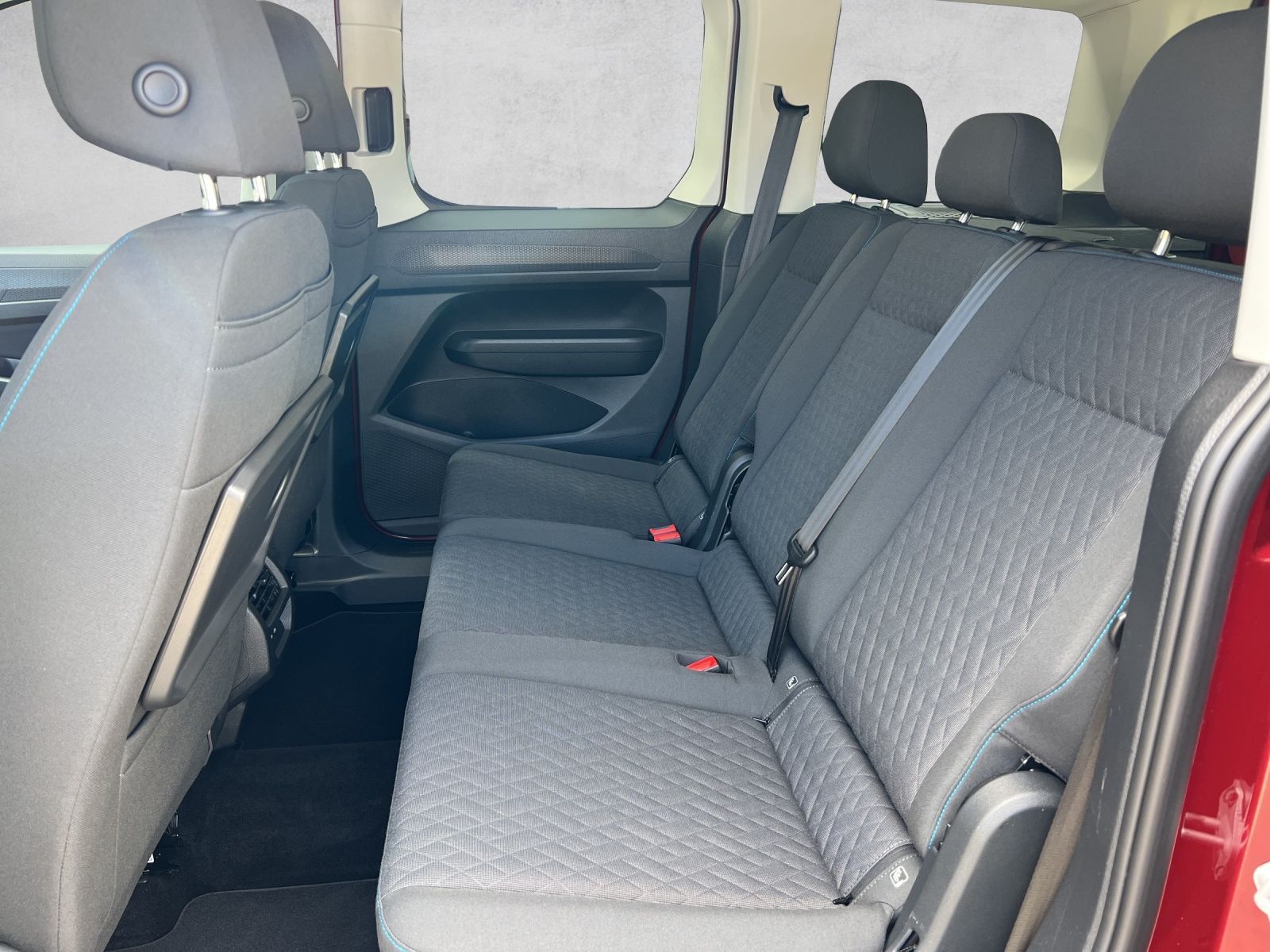 Caddy Move 2.0 TDI AHK*Navi*Pano*ACC*Kamera
