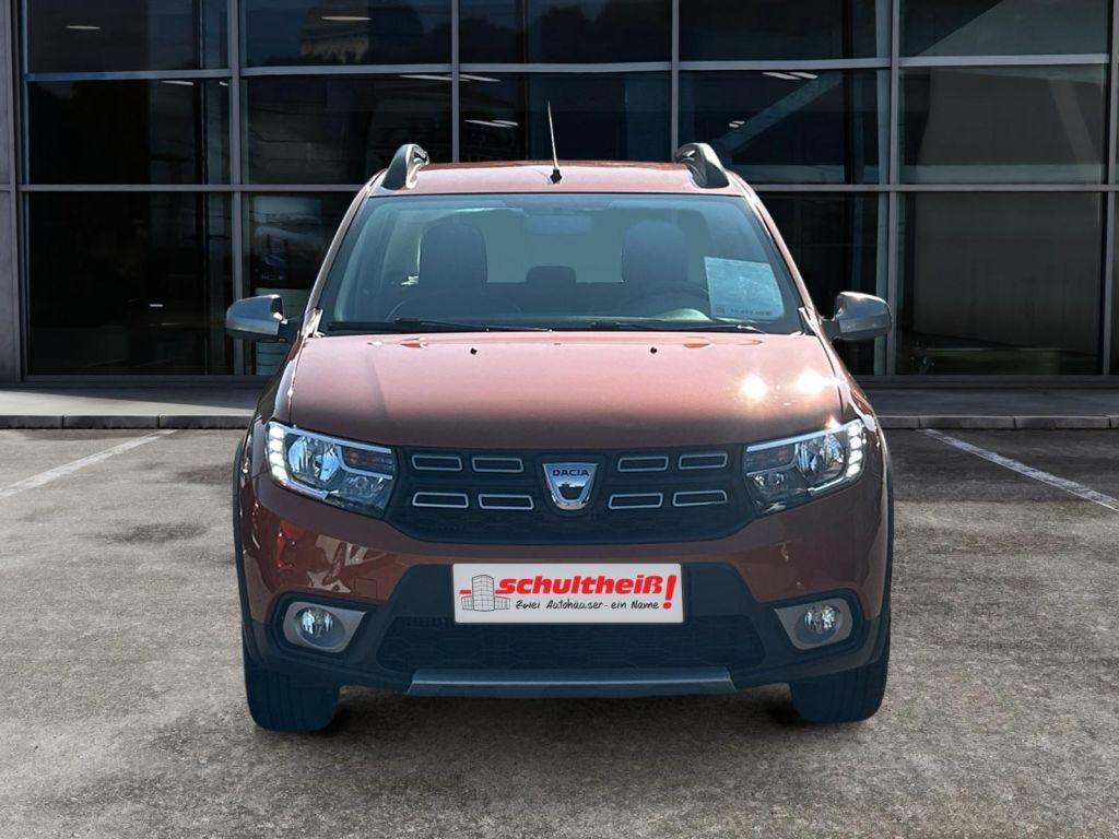 Fahrzeugabbildung Dacia Sandero Stepway TCe 90 Easy-R S&S Celebration