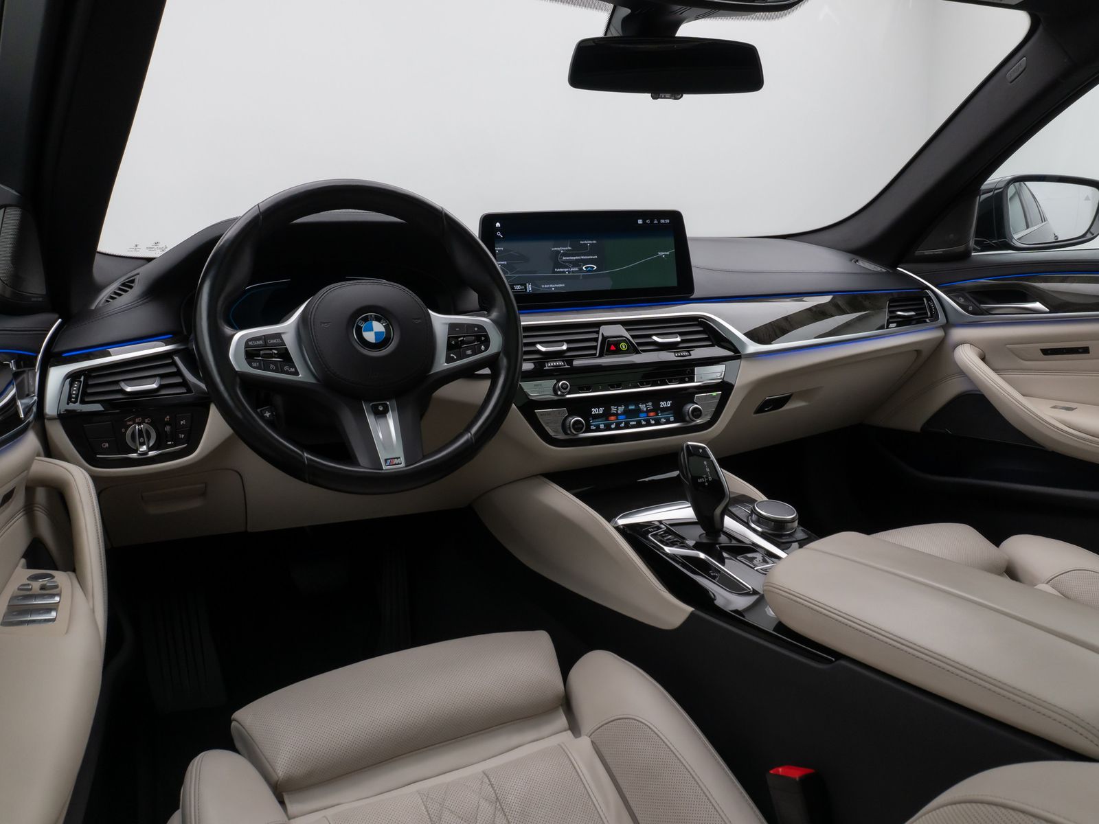 Fahrzeugabbildung BMW 520d Luxury Line Glasdach Kamera HUD DAB H/K 19"