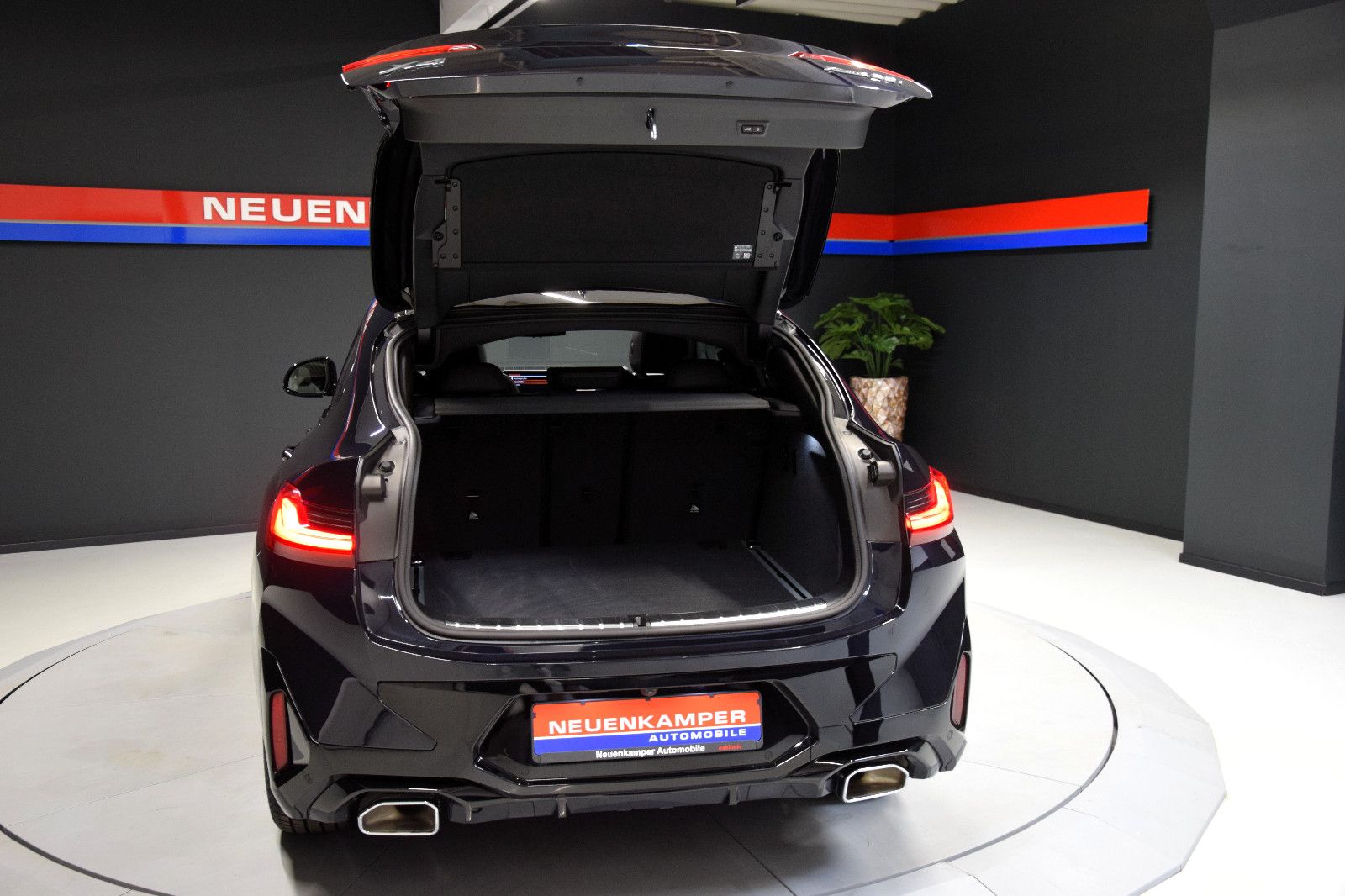 Fahrzeugabbildung BMW X4 xDrive 30 i M Sport ACC Pano Leder Laser ACC