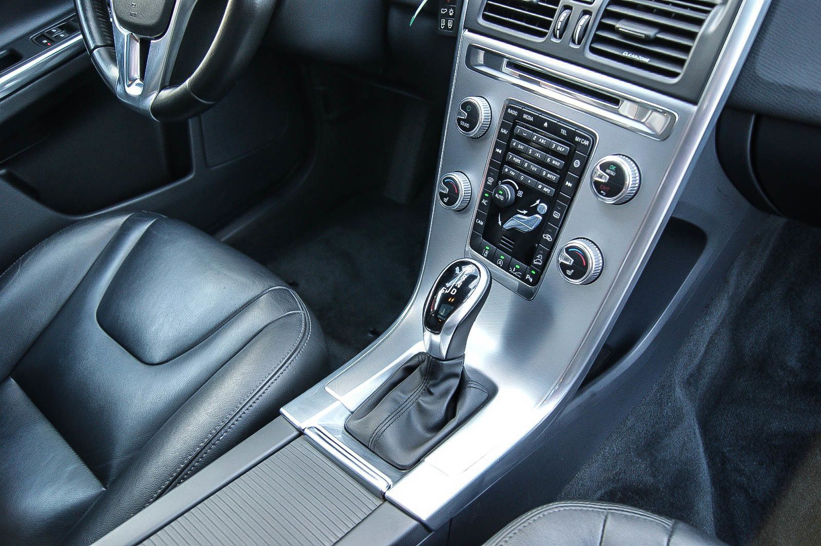 Fahrzeugabbildung Volvo XC60 D5 24 Summum AWD PANO STANDHZG KAMERA LEDER