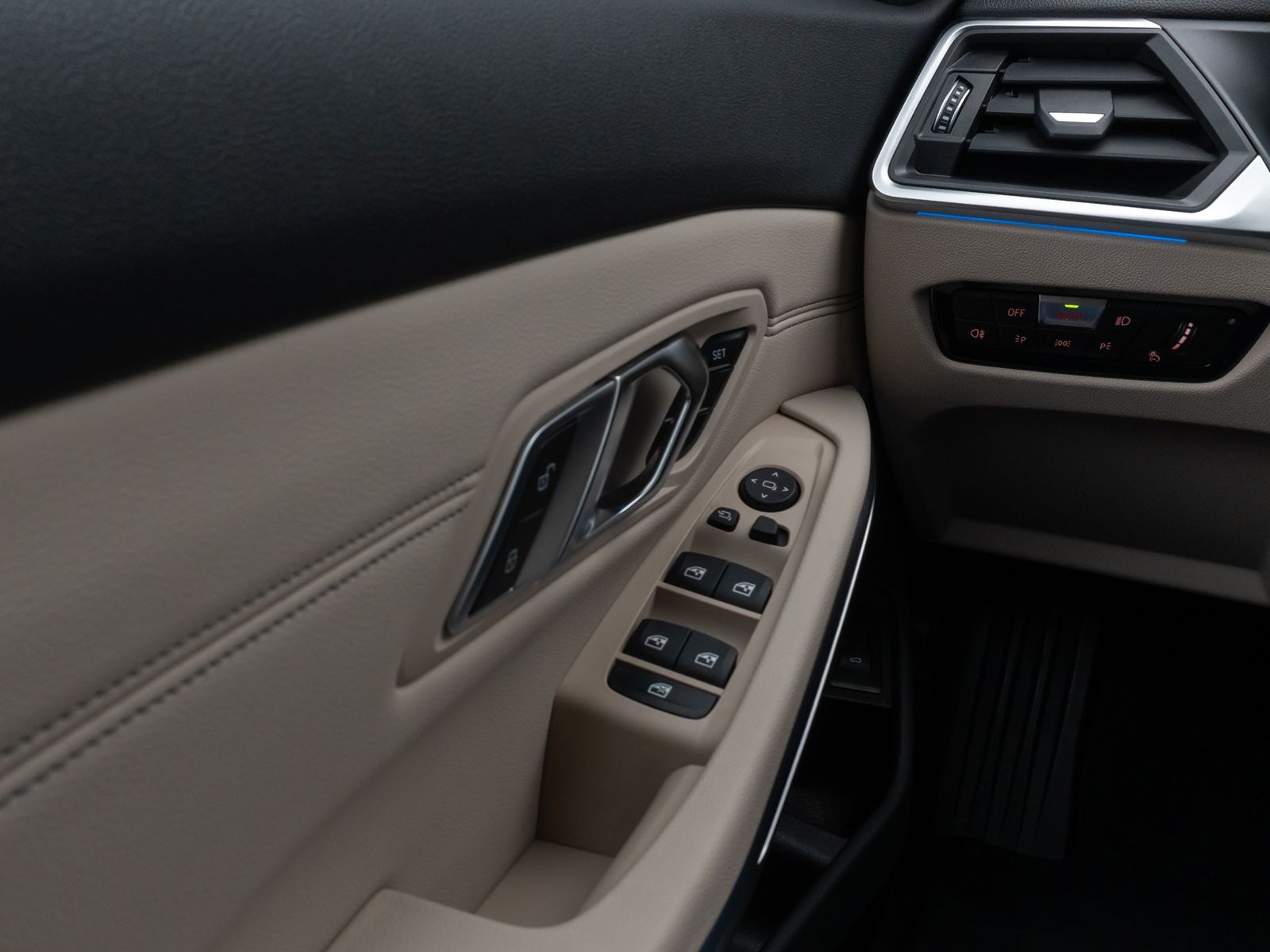 Fahrzeugabbildung BMW 330e xD Kamera HUD DAB HiFi Stop&Go AHK Sport