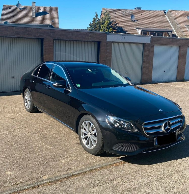 Image of Mercedes-Benz E 220