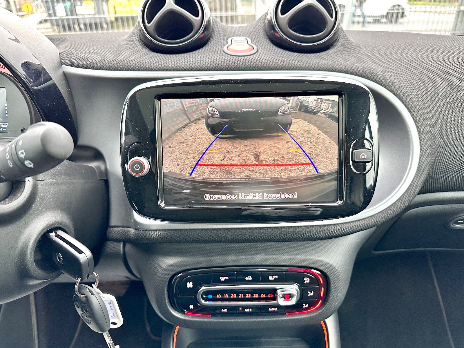 Fahrzeugabbildung Smart ForTwo Coupe EQ /LED/PDC/Kamera/Pano/CarPlay