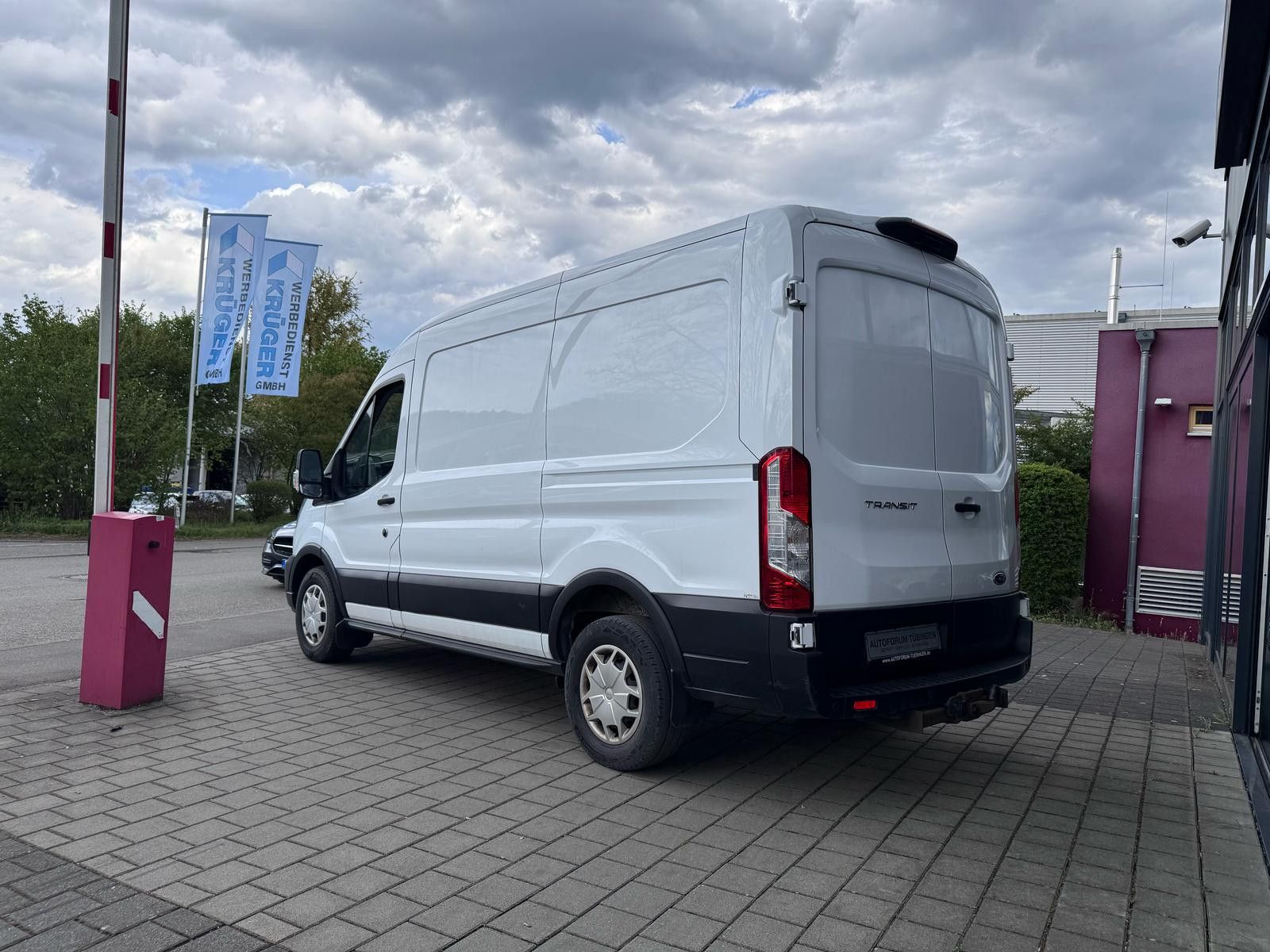 Fahrzeugabbildung Ford Transit 350 4x4 Allrad NAVI*SORTIMO*AHK*