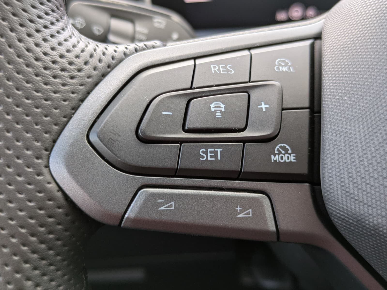 Fahrzeugabbildung Volkswagen Tayron 2.0 TDI 4M R-Line 7Si*MATRIX*AHK*PANO*HUD