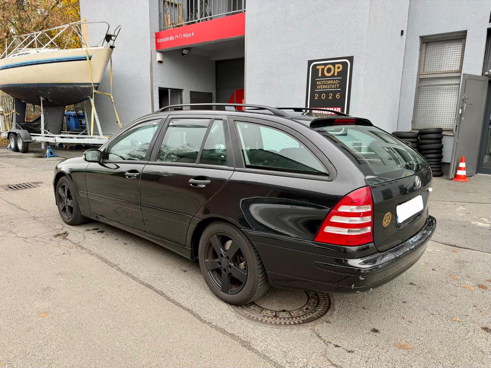 Mercedes-Benz C200 2006 — вигляд ззаду