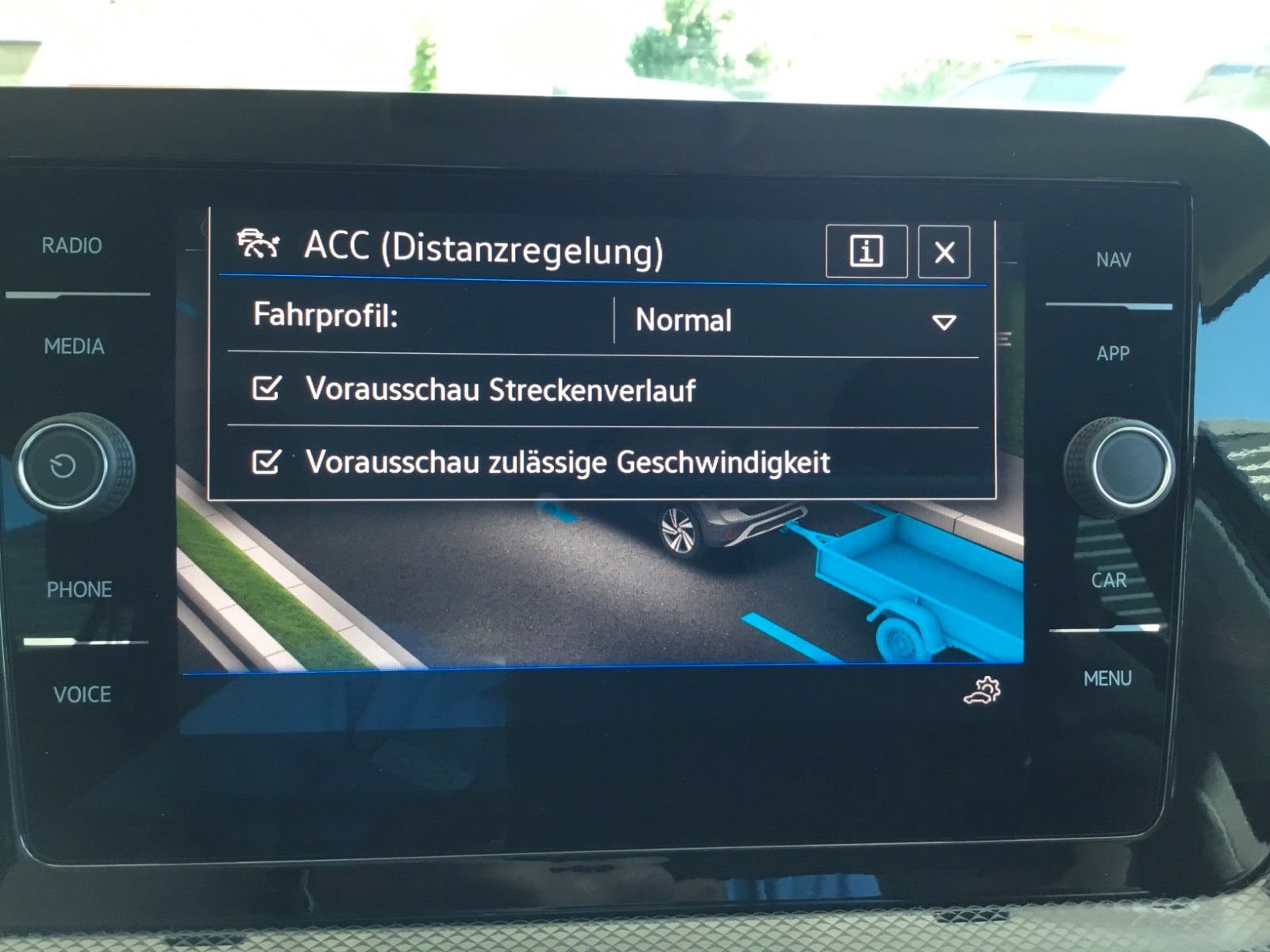 Fahrzeugabbildung Volkswagen T-Cross 1.0 TSI DSG Life+AHK+ACC+LED+17"+Kamera