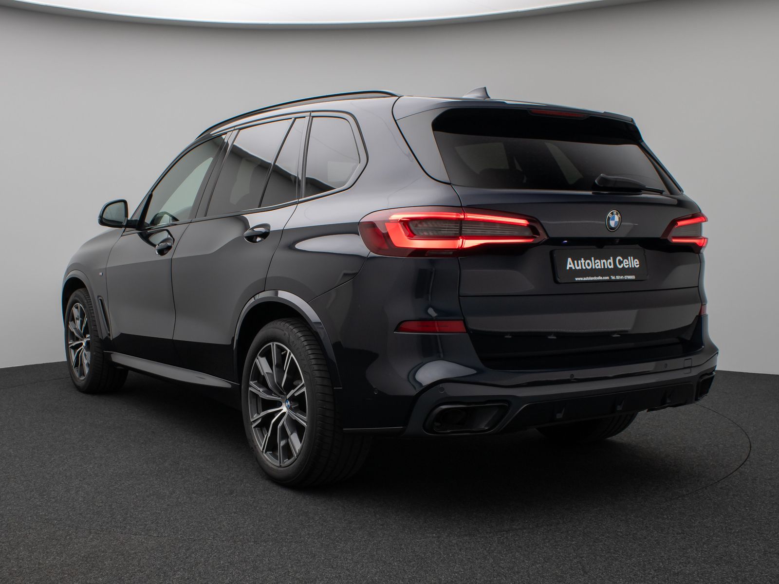 Fahrzeugabbildung BMW X5 xD25d M Sport Panorama Kamera HUD DAB H/K AHK