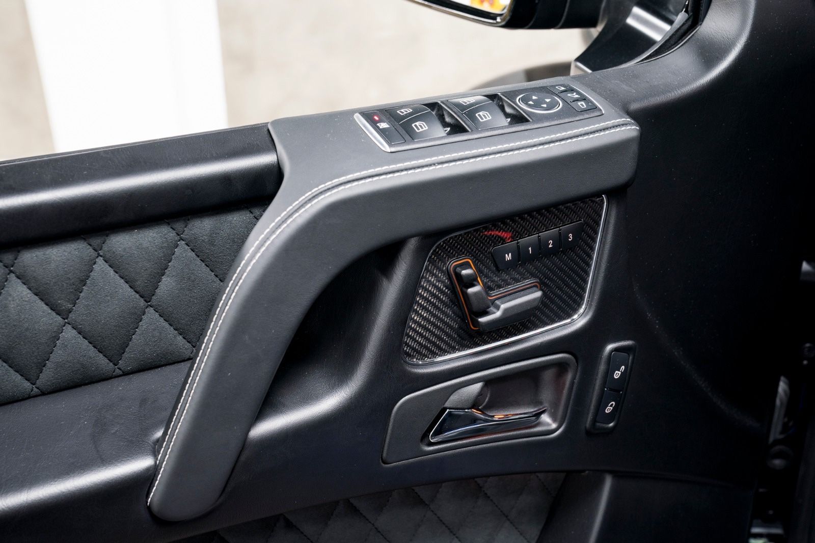 Fahrzeugabbildung Mercedes-Benz G 500 4x4 | HARMAN KARDON | CARBON | DESIGNO