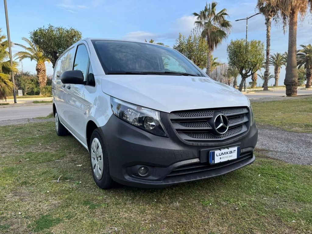 Image of Mercedes-Benz Vito