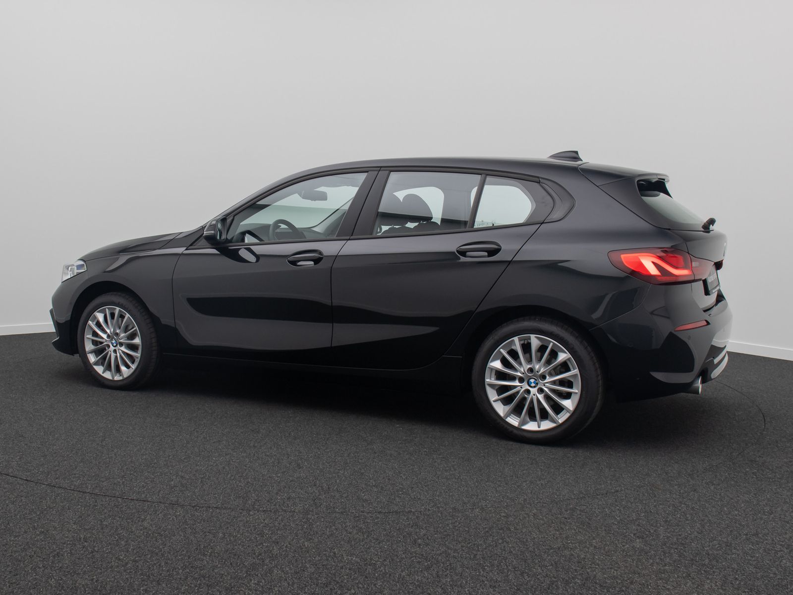 Fahrzeugabbildung BMW 118i Advantage HUD Kamera Alarm DAB CockpitProf