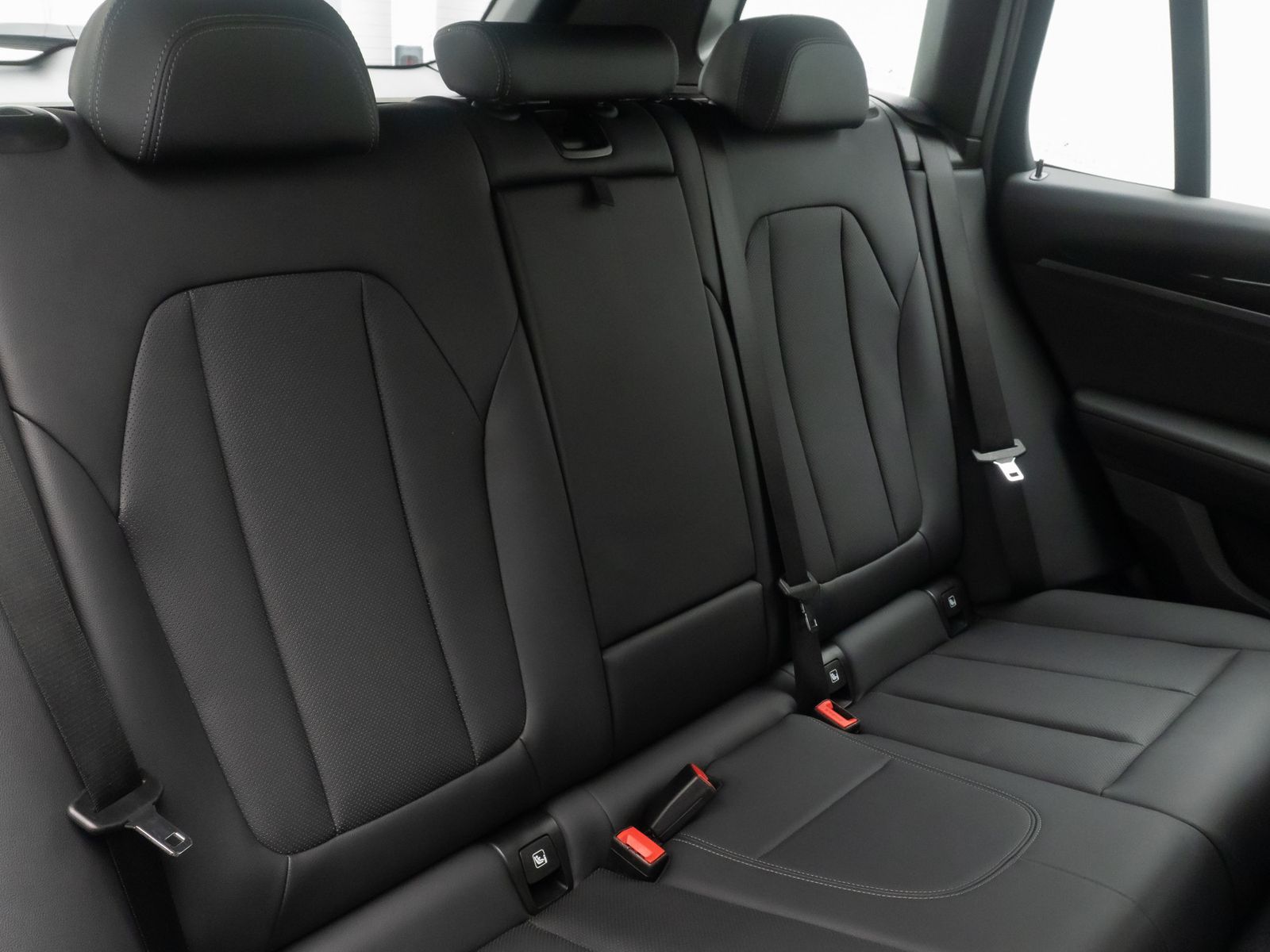 Fahrzeugabbildung BMW X3 xD20d Kamera DAB HiFi AHK Sportsitz Leder 18"