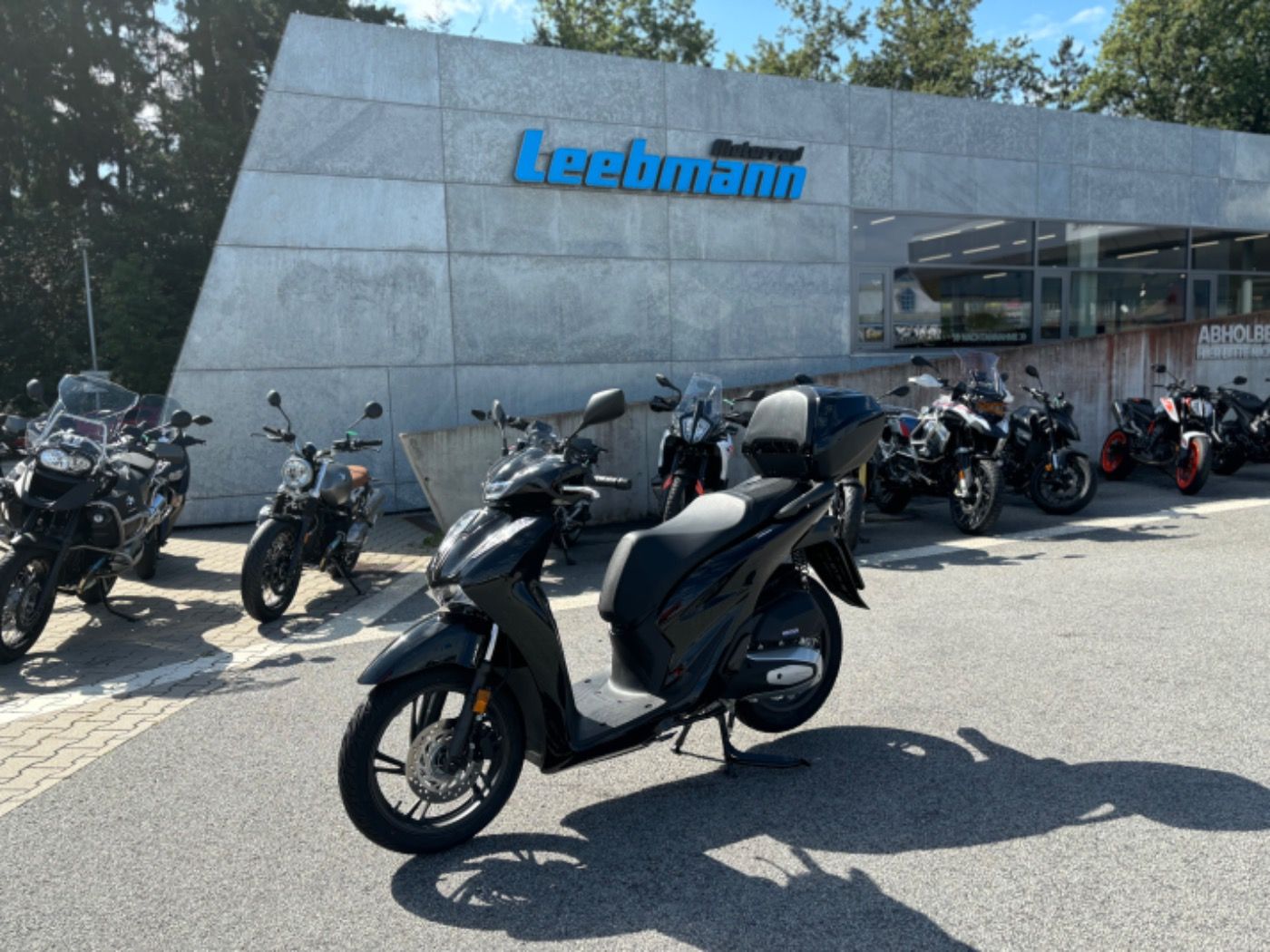 Fahrzeugabbildung Honda SH 125 i inklusive Smart-Topcase 2025