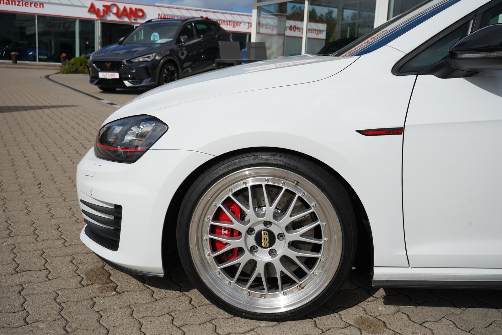 Volkswagen Golf VII 2.0 GTI Sitzheizung Klimaaut. PDC AHK