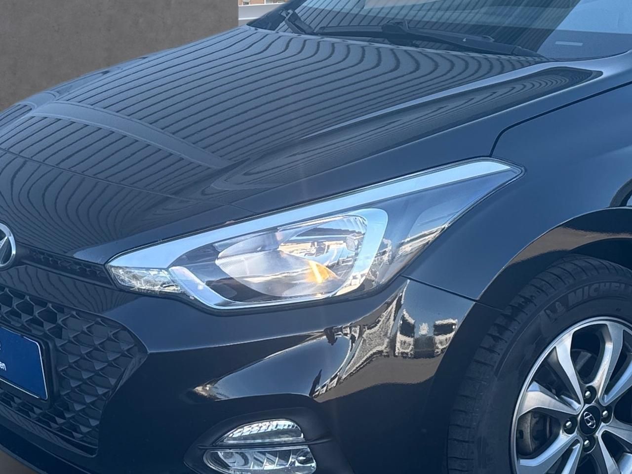 Fahrzeugabbildung Hyundai i20 TREND KAMERA*SHZ*LHZ*CARPLAY*KLIMA*PDC*RADIO