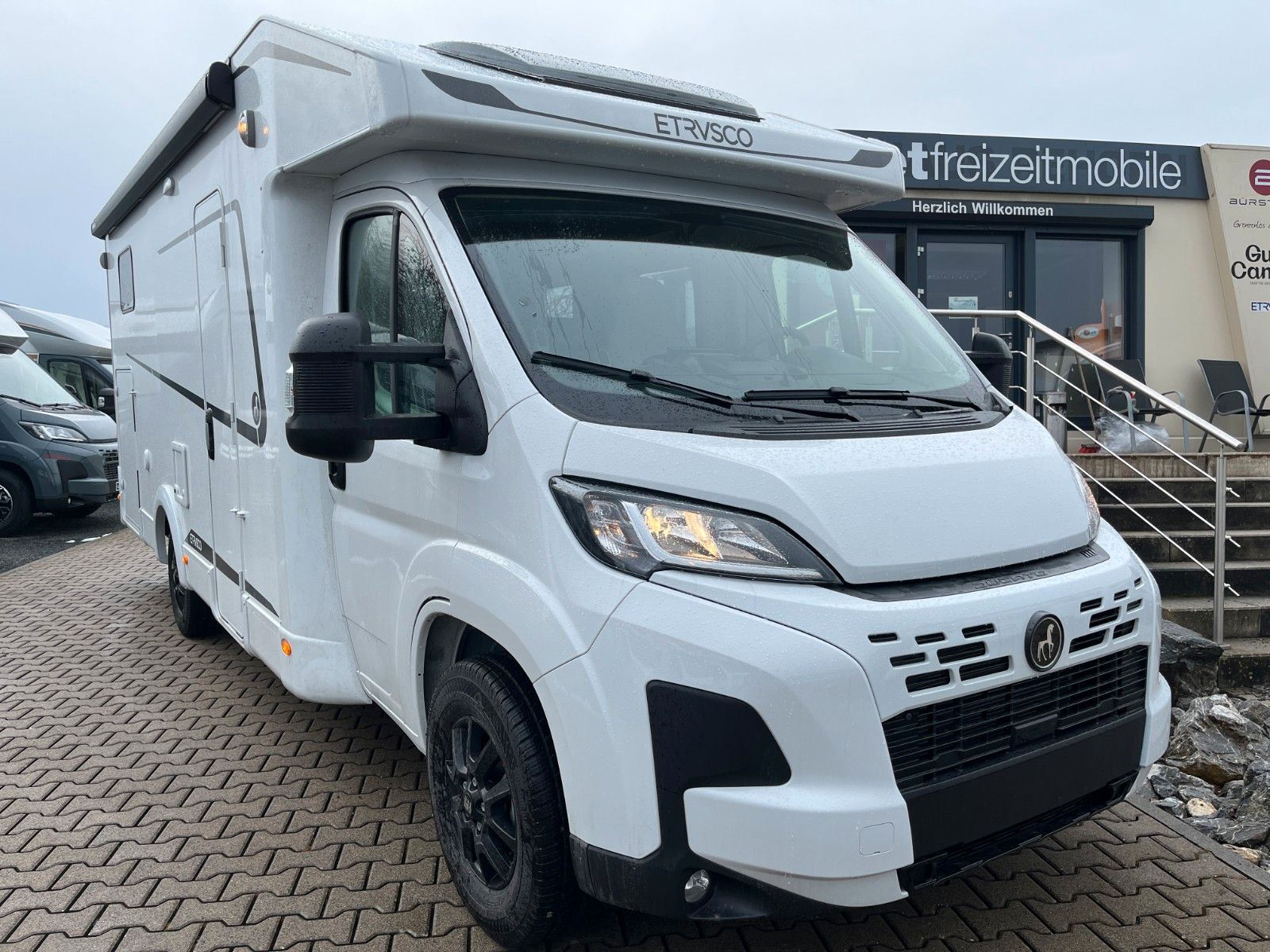 Fahrzeugabbildung Etrusco T 7.4 SB *Markise*Multimedia*Rahmenfenster