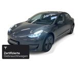 Tesla Model 3 Rear-Wheel Drive - silberne Tesla Model 3