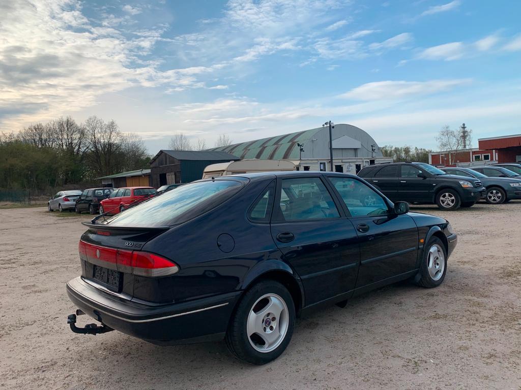 Saab 900