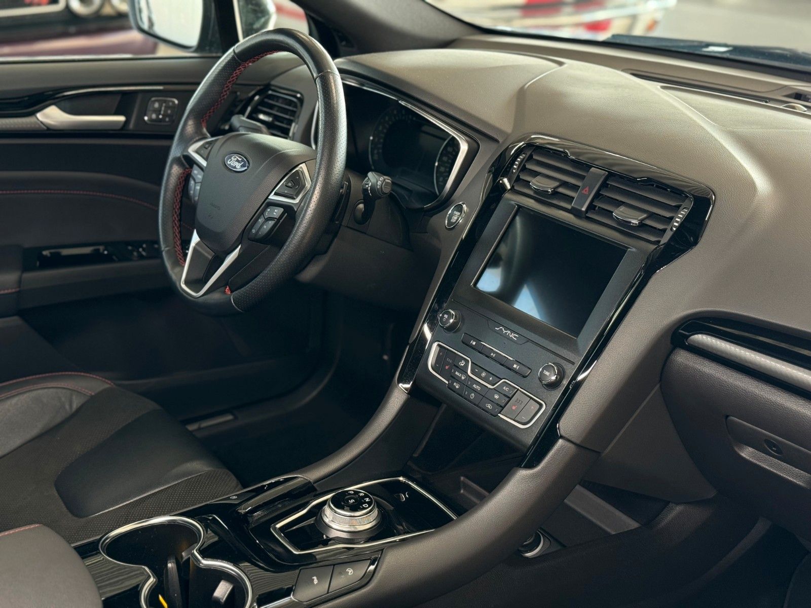 Fahrzeugabbildung Ford Mondeo Turnier 2.0 TDCI Automatik ST-Line "AHK"